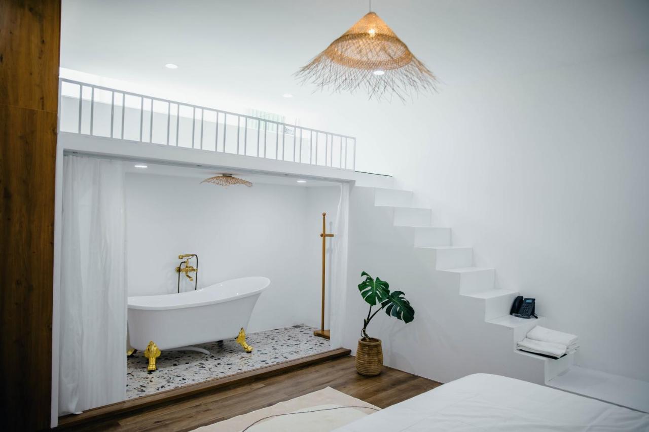 Pisces Hotel Hue Zewnętrze zdjęcie