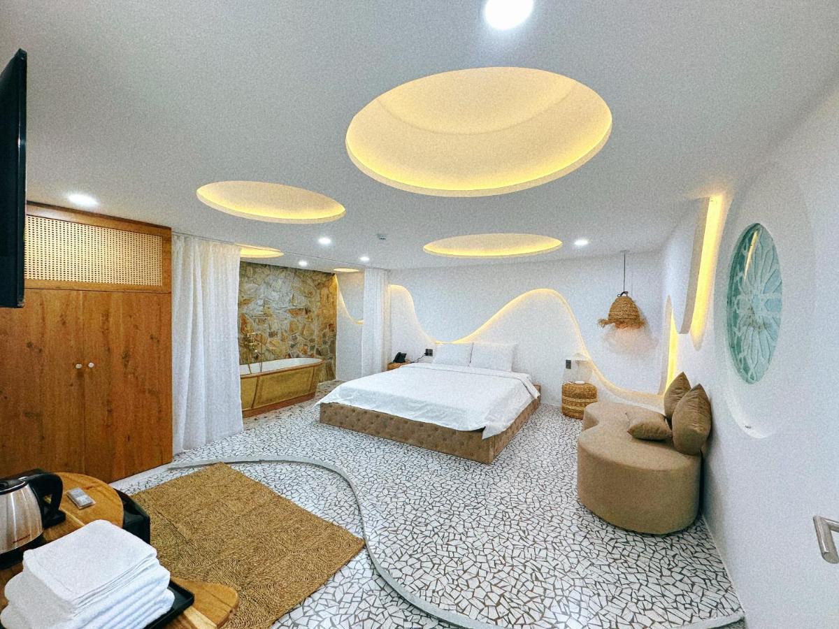 Pisces Hotel Hue Zewnętrze zdjęcie