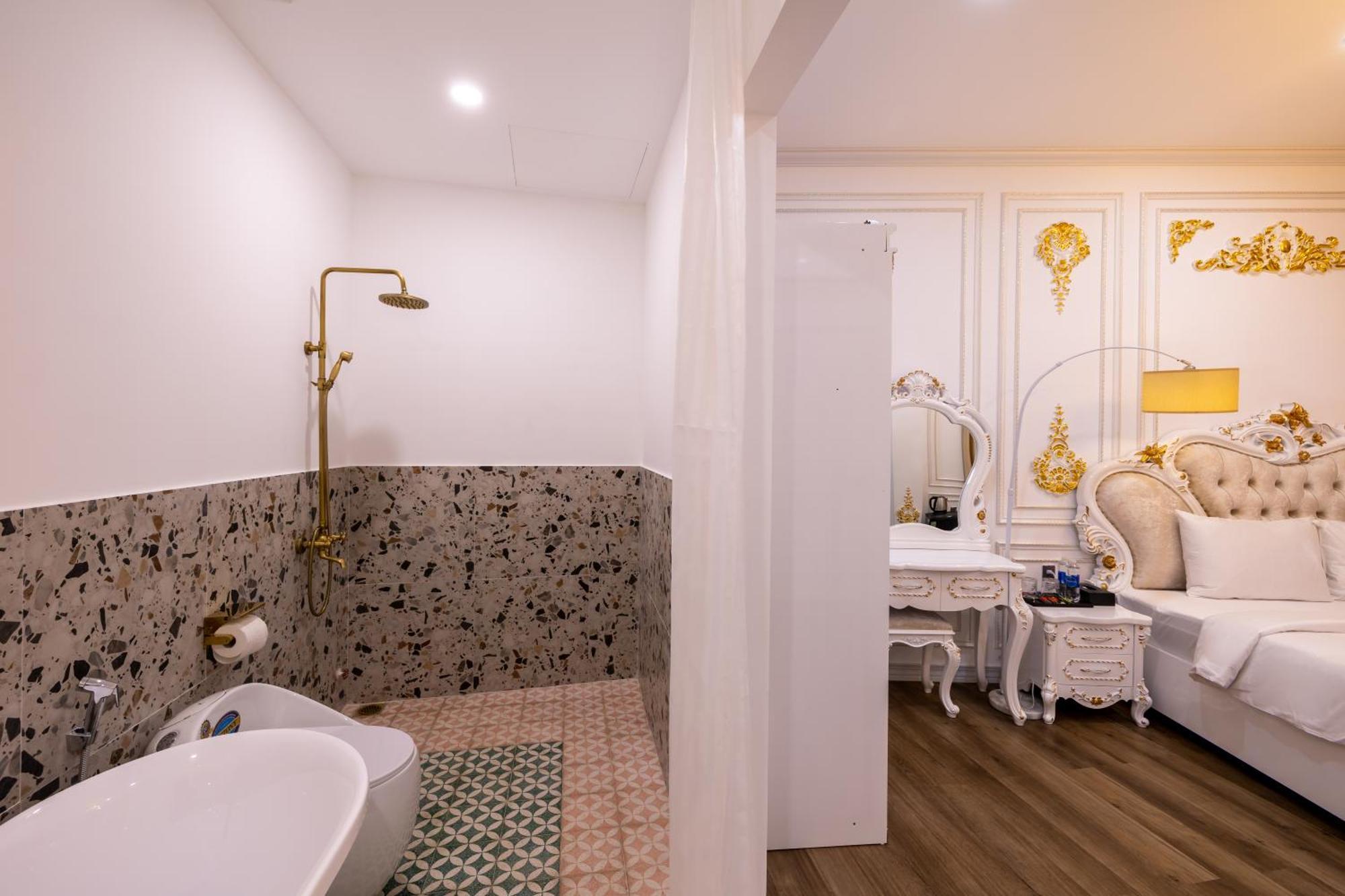 Pisces Hotel Hue Zewnętrze zdjęcie